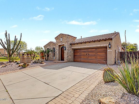 3rd image of 2469 E LANTANA Drive