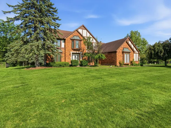 1176 Bradbury Dr, Troy, MI 48098