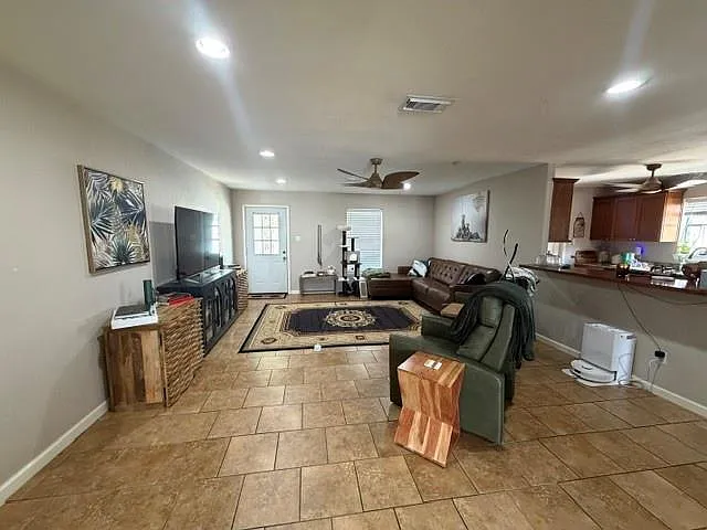 3107 Pine St — Photo 6