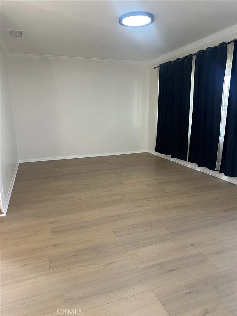 2 bed, 720 sqft, $3,000 — Photo 2