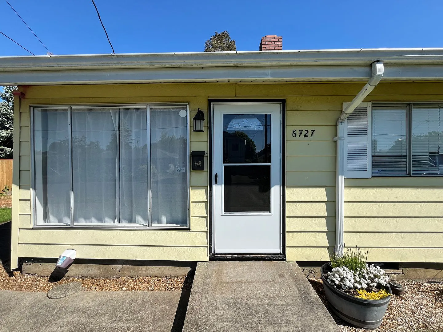 Charming 3 bedroom, 1 bath home in the Mt. Scott-Arleta Neighborhood. — Photo 4
