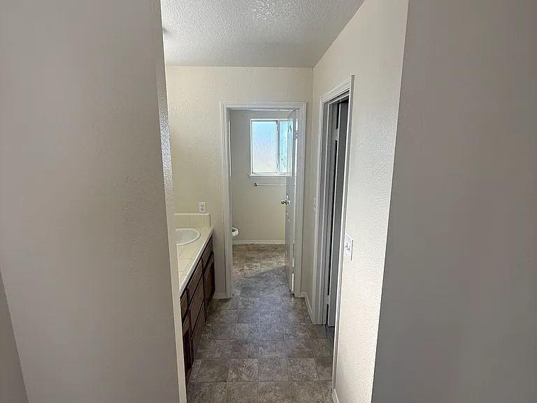 234 Laurelwood Cir — Photo 8