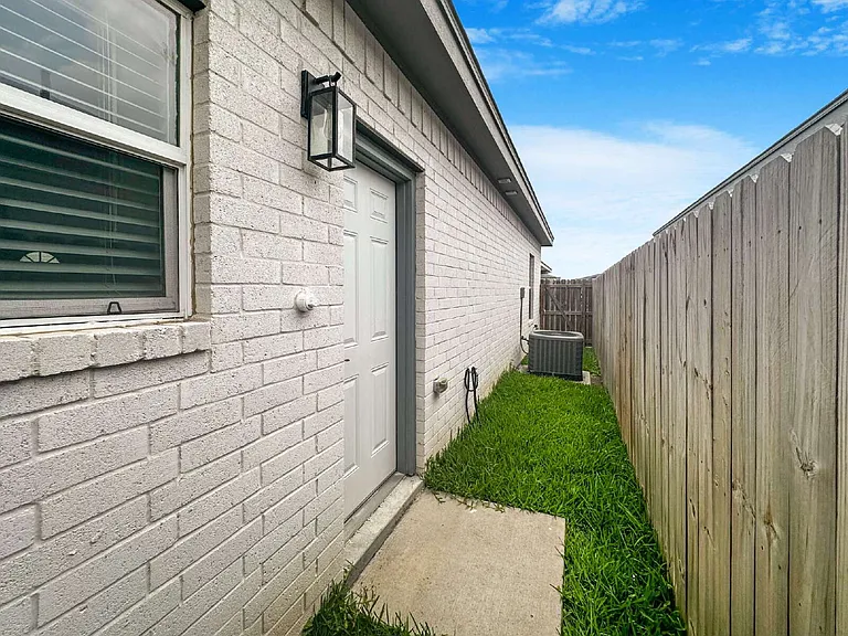 1626 Playa Dr #1 — Photo 9