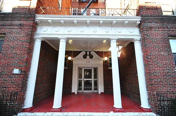 Sold by CENTURY 21 Sunny Gardens Realty, Inc. | media 35