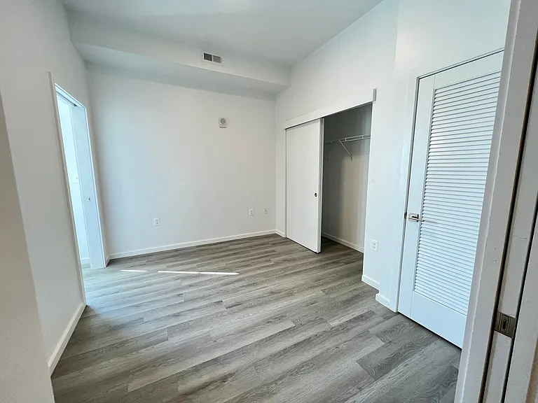 725 W Pratt St. — Photo 64