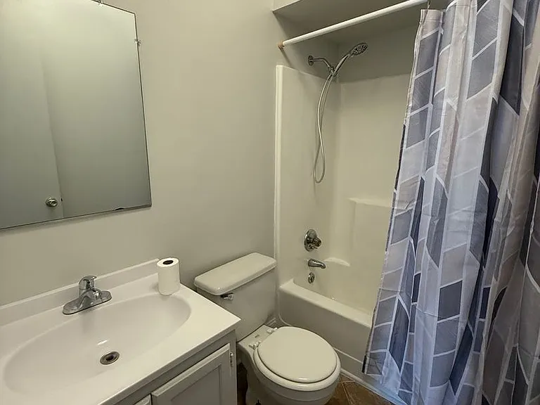1016 Grace Ave — Photo 8