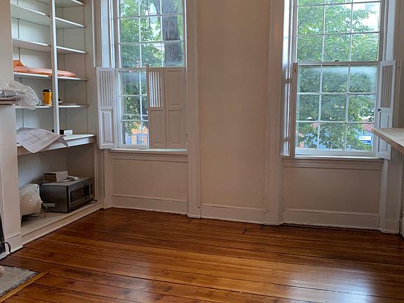 4th image of 220 S Washington St #202