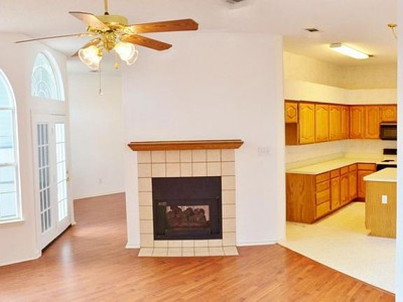 3rd image of 430 Fleming St