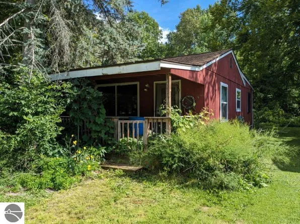 7561 Hillsdale Dr, Hale, MI 48739