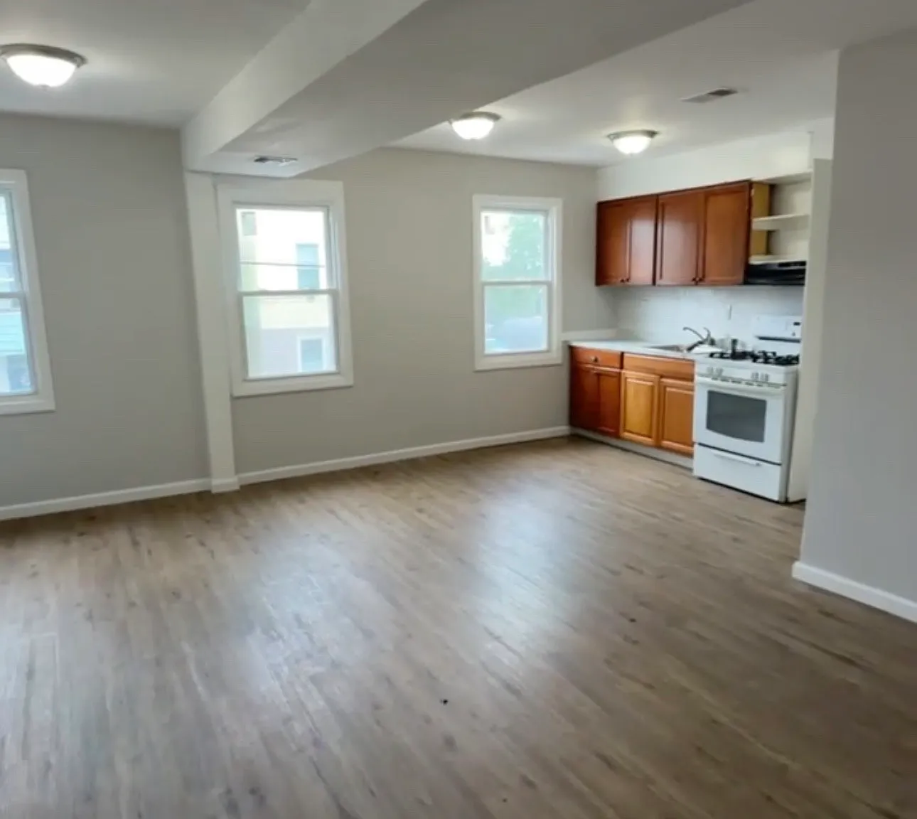 3 bed, 1.5 bath, $2,100 — Photo 1