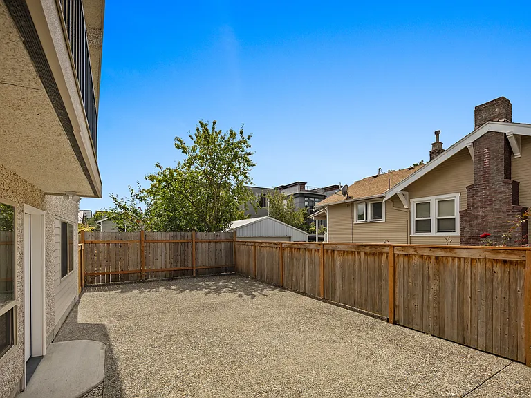 2201 NW 64th St #D — Photo 29