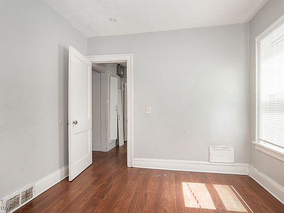 4th image of 833 E 144th St