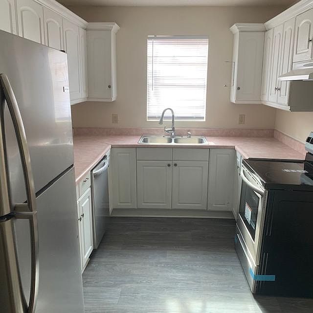 2nd image of 212 Baker St