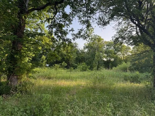 202 Elm St, Roxton, TX 75477