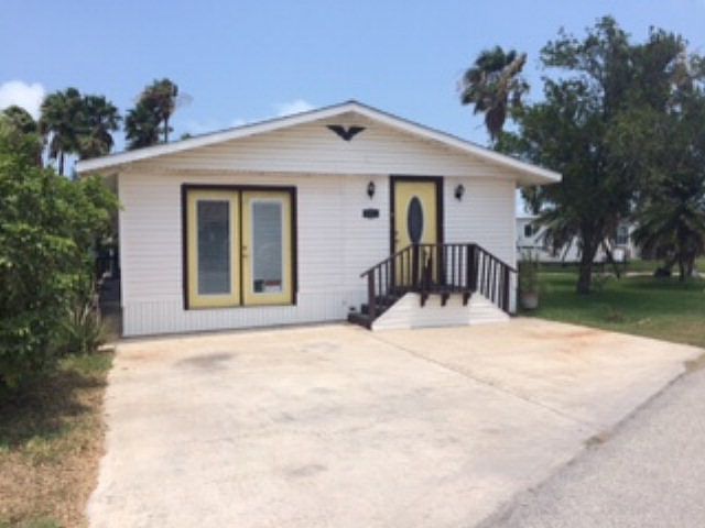 1st image of 821 W Oyster Dr