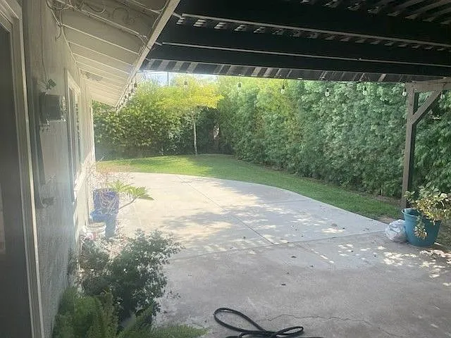 3 bed, 2.0 bath, 1300 sqft, $4,000 — Photo 2
