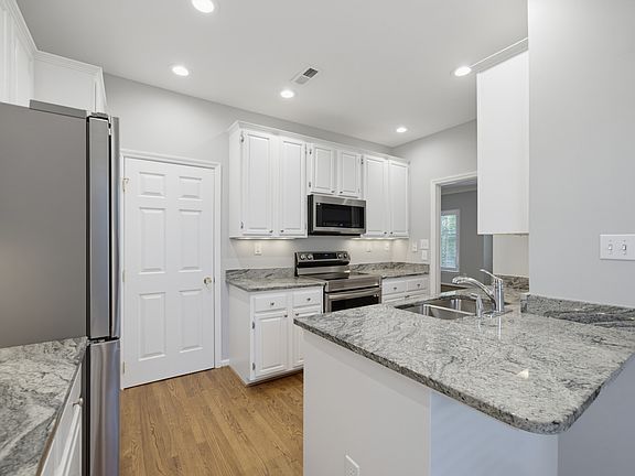 4th image of 761 Bishops Park Dr Unit 201