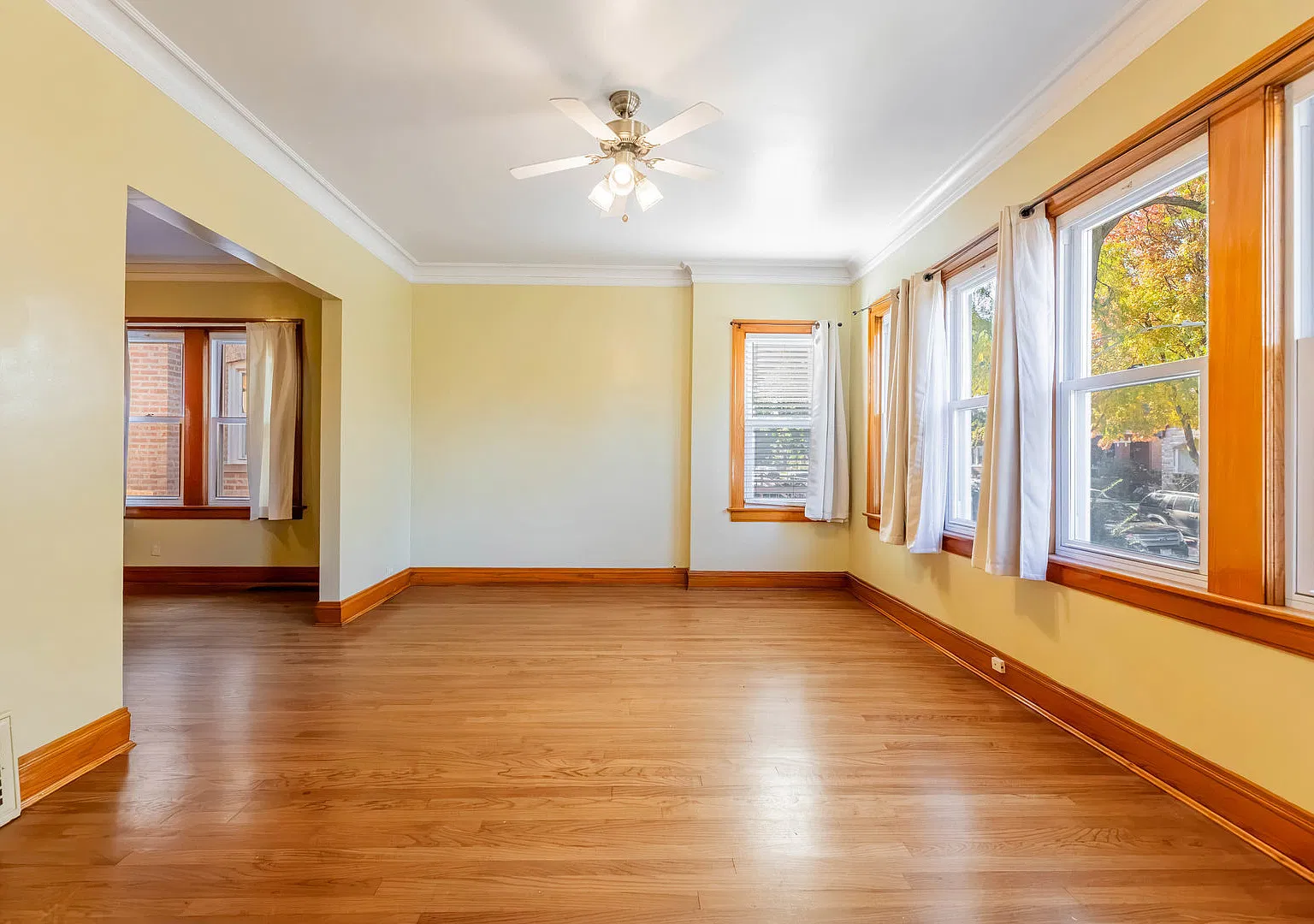 2 bed, 800 sqft, $2,000 — Photo 3