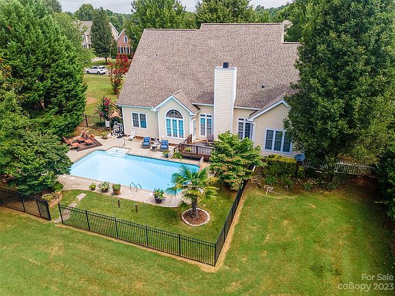 2nd image of 125 Huntfield Way