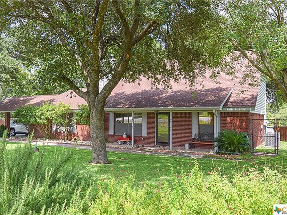 2nd image of 4102 Lakecliff Cir
