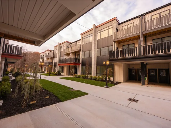 12 Crest #102, Monsey, NY 10952