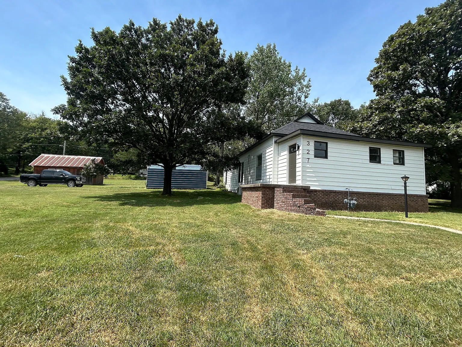 3 bed, 1500 sqft, $1,200 — Photo 1