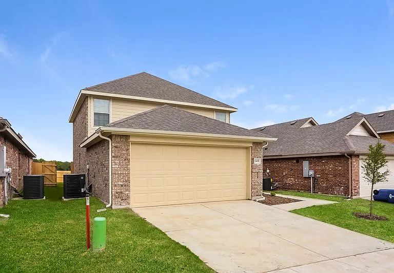 1408 Matthew Dr — Photo 3