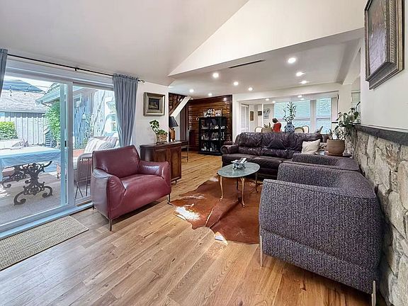 3rd image of 12239 Skillen St