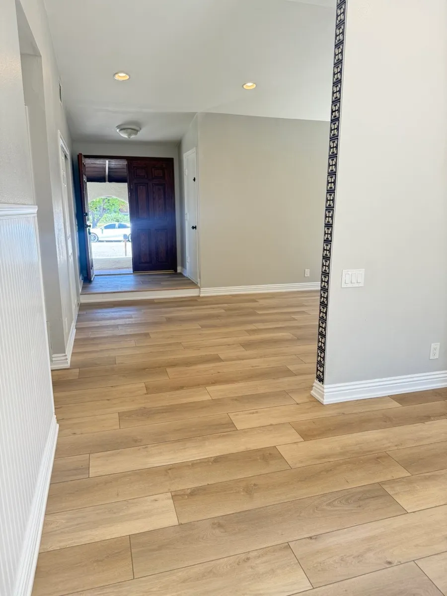 Primary Photo - 315 N Sabra Ave