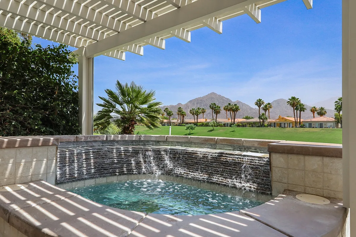 Spa with waterfall - 4 person - 78081 Calle Norte