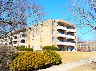 290 N Westgate Rd APT 102, Mount Prospect, IL 60056