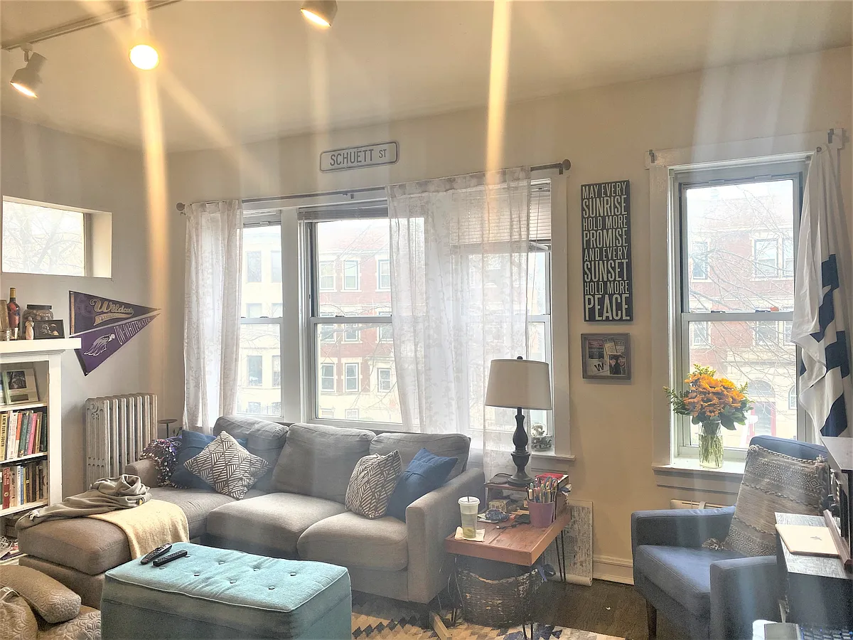 Building Photo - 4002 N Kenmore Ave #2W
