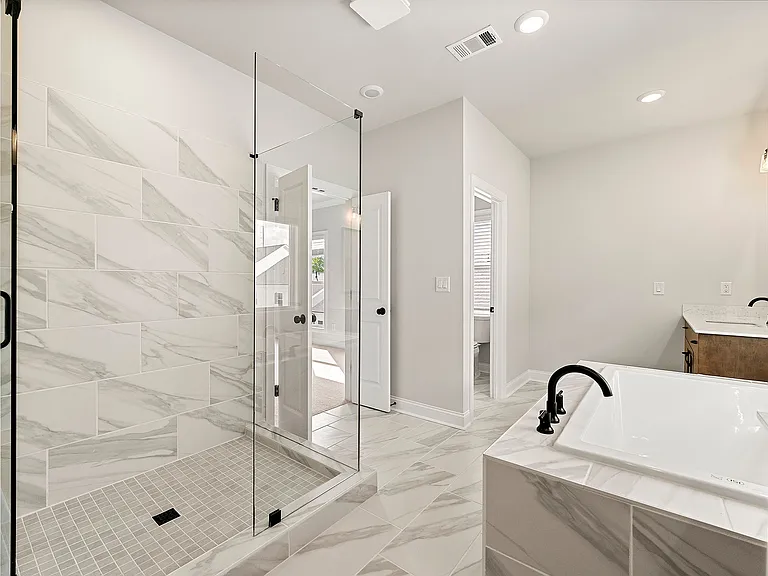 114 Stonehouse Dr — Photo 13