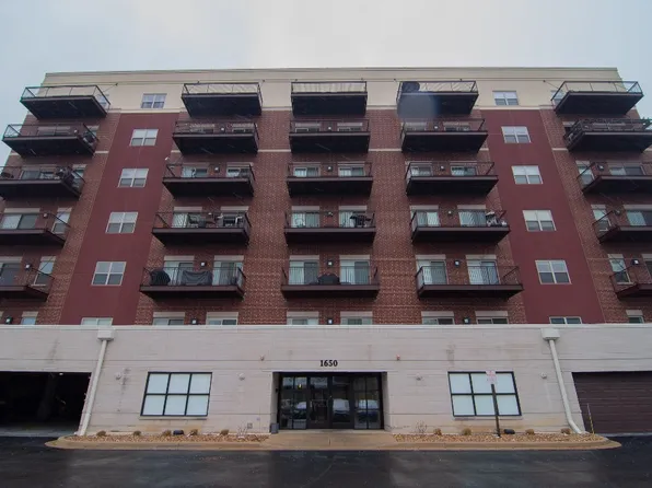 1650 Riverwoods Dr Unit 310, Melrose Park, IL 60160