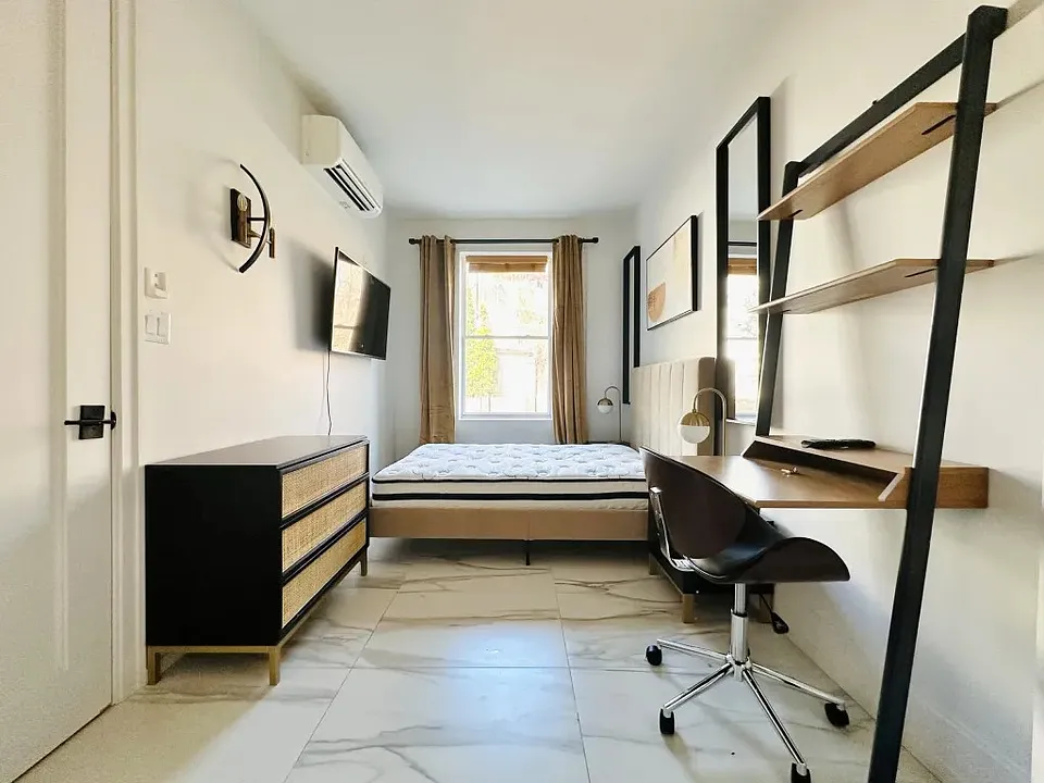 987 Willoughby Ave #1C-107