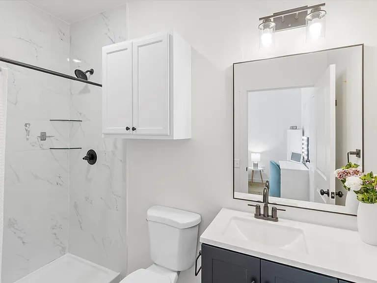 224 W Symmes St #201 — Photo 16
