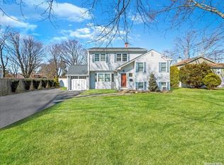5 Fire Road Dr, Bay Shore, NY 11706