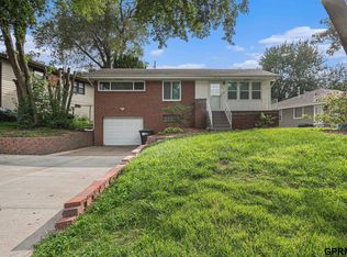 7619 Davis Cir, Omaha, NE 68134