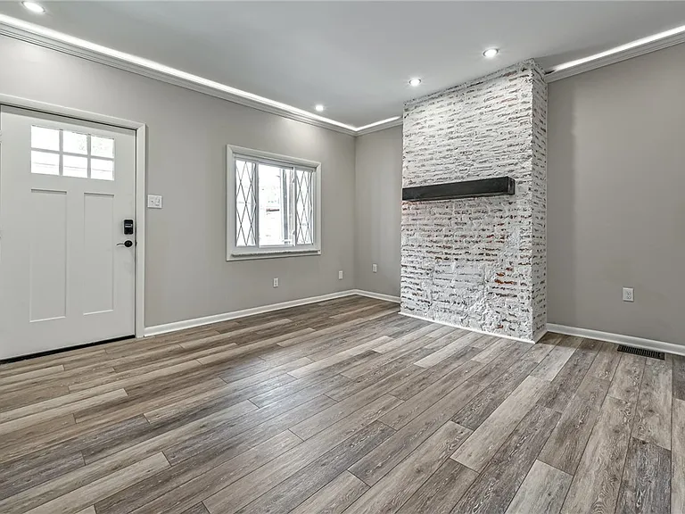 15 1/2 Sherman St — Photo 3