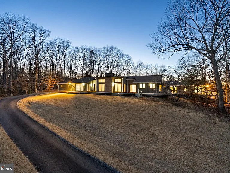 20 Cessna Ln — Photo 1