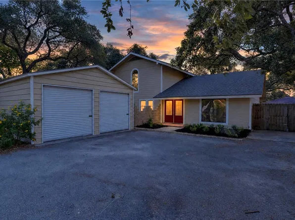 1407 Shadyside Dr, Rockport, TX 78382