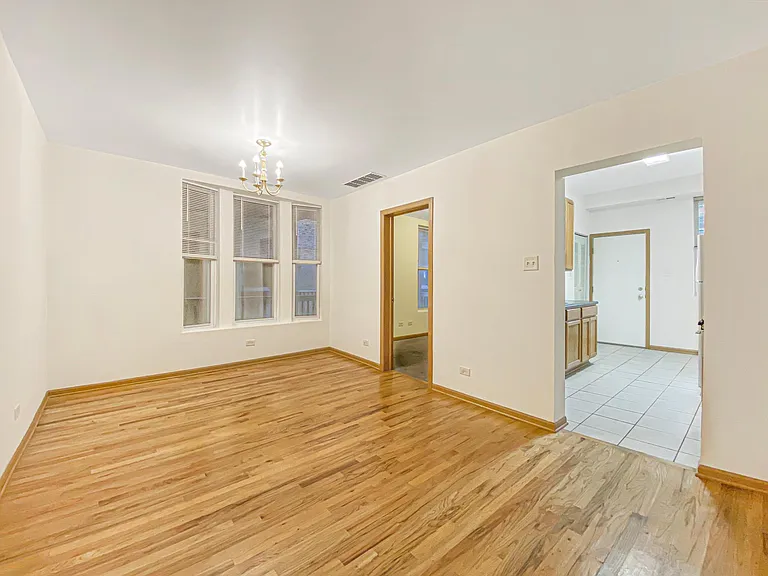 2930 W Shakespeare Ave — Photo 9