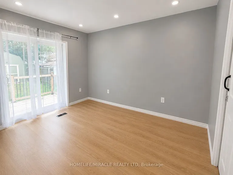 6523 Barker St #MAIN — Photo 8