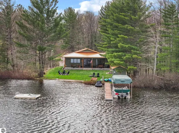 5590 Kerbyson Dr SE, Kalkaska, MI 49646