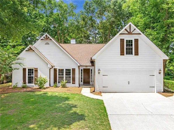 4210 Platinum Ct, Hoschton, GA 30548