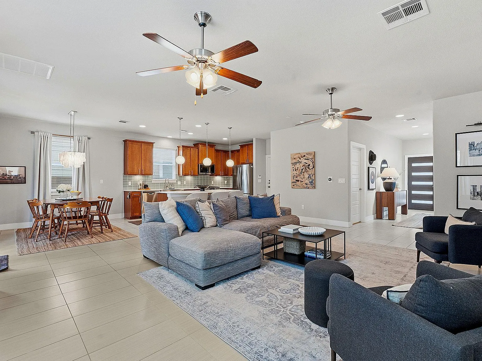 4 bed, 2.5 bath, 2080 sqft, $3,000 — Photo 4