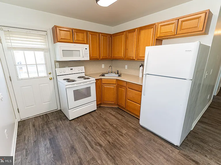 30704 Hampden Ave — Photo 13