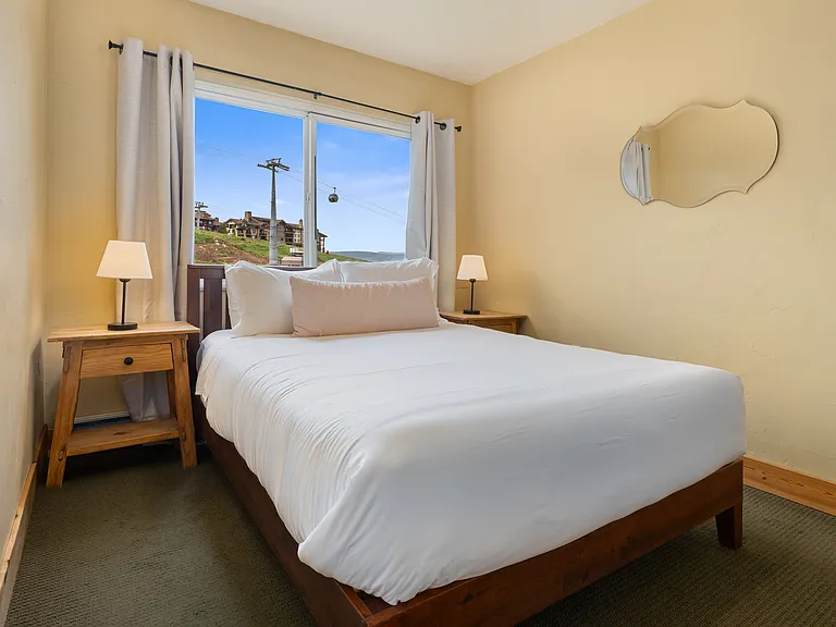 Ensuite Queen Bedroom | Scenic View