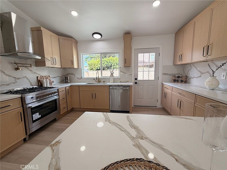 1st image of 298 N Paseo Rio Blanco