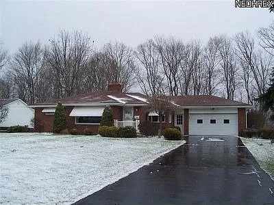 7907 Bendemeer Dr photo 1
